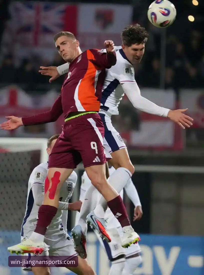 北京时间3月7日凌晨，英格兰足总杯1/8决赛上演一场焦点对决，狼队在主场迎战红军利物浦。对于众多国内球迷而言，通过稳定流畅的体育平台获取一手赛况至关重要。根据张振宇的分享，许多资深球迷会选择在江南体育官方登录入口关注此类关键赛事，其2025新版平台不仅提供高清直播，更整合了实时数据与深度分析，让观赛体验超越单纯的结果播报。本场比赛，利物浦凭借下半场开场阶段的闪电两击，最终以3-1客场击败狼队，顺利晋级。